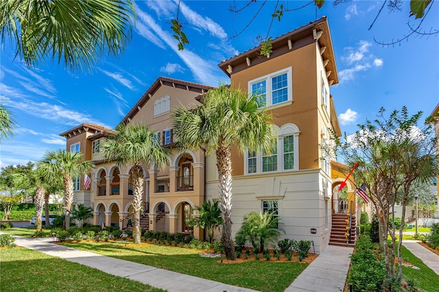 view of front facade with a front lawn