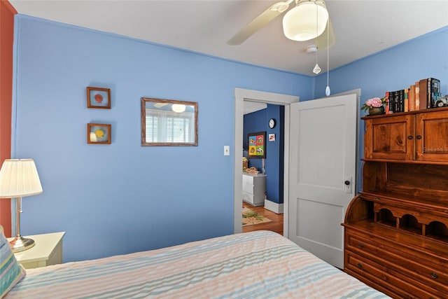 bedroom with ceiling fan