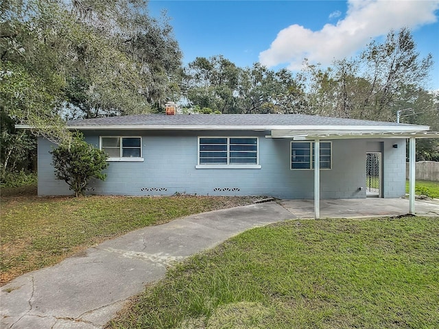 view of front facade with a front lawn and a carport