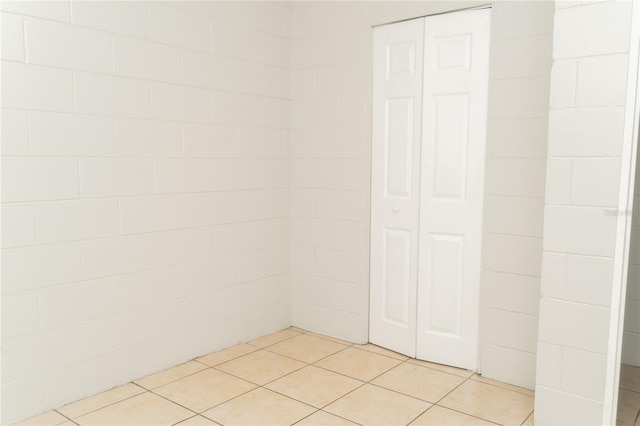 spare room with light tile patterned flooring