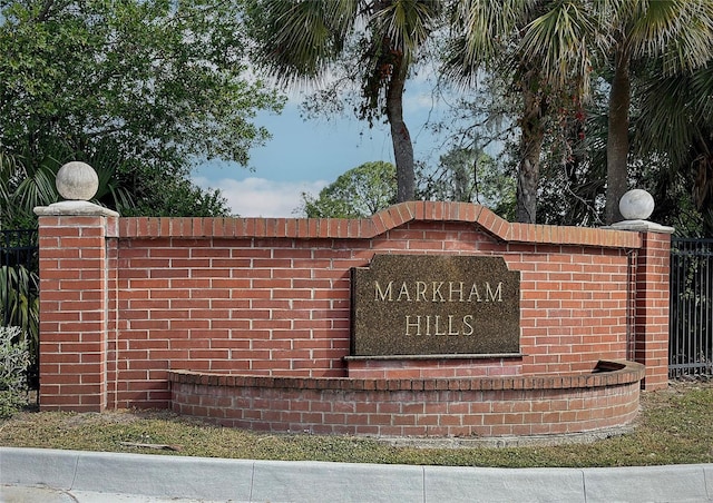 view of community / neighborhood sign