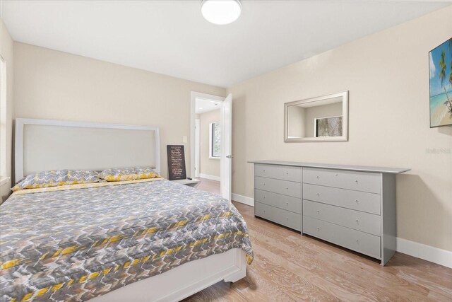 12550 Lakeshore Dr, Clermont, FL 34711 - bedroom featuring baseboards and wood finished floors