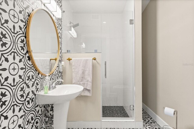 12550 Lakeshore Dr, Clermont, FL 34711 - bathroom with a shower stall