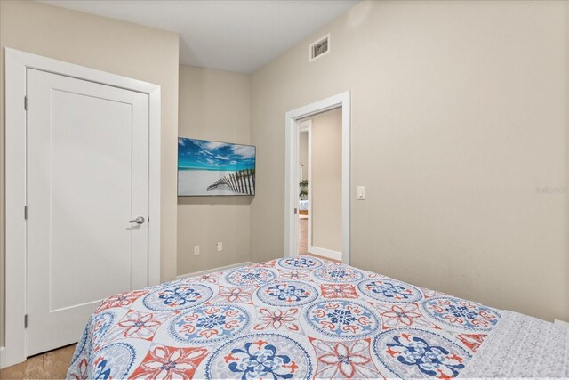 12550 Lakeshore Dr, Clermont, FL 34711 - bedroom featuring baseboards