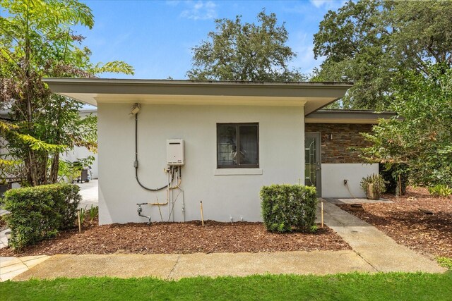 12550 Lakeshore Dr, Clermont, FL 34711 - view of property exterior featuring stucco siding