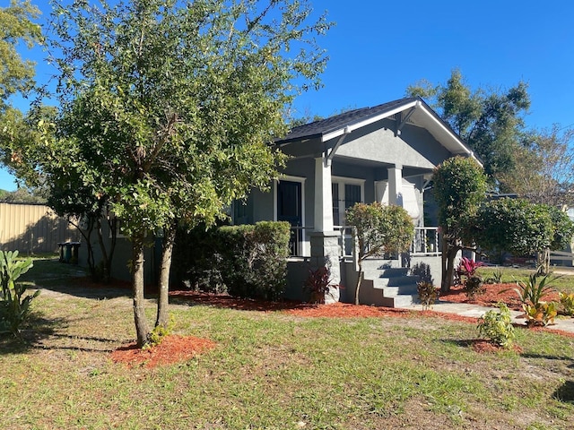 view of front of property featuring a front lawn and covered porch