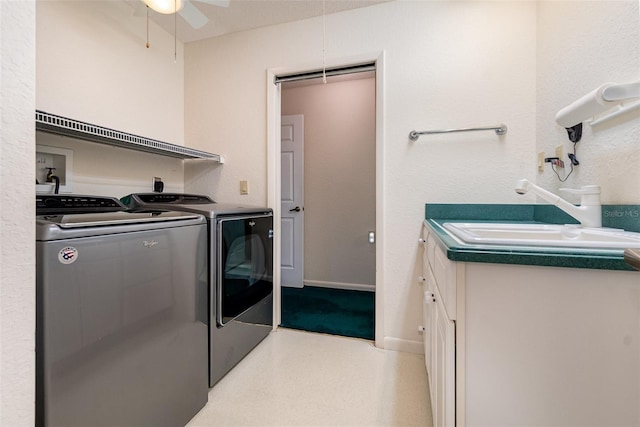 clothes washing area with washing machine and dryer and ceiling fan