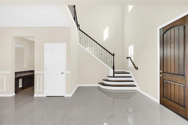 foyer featuring a high ceiling