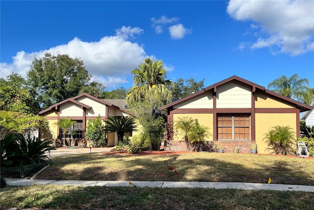 view of front of home featuring a front lawn