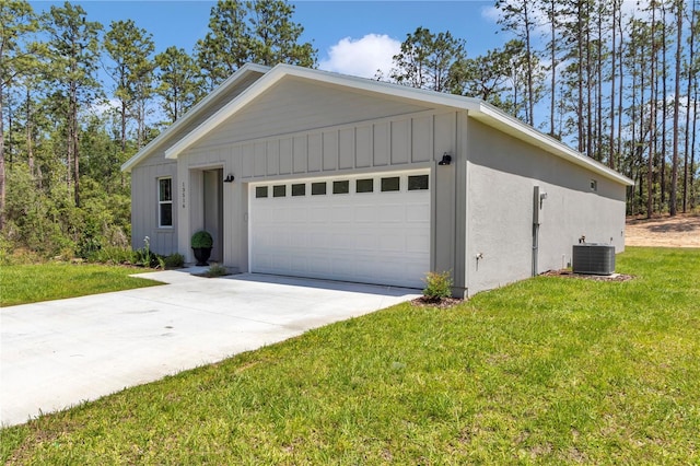 13516 SW 78th Pl, Dunnellon, FL 34432 - view of front of property with board and batten siding, central air condition unit, a front yard, and concrete driveway