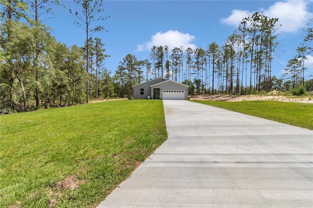 13516 SW 78th Pl, Dunnellon, FL 34432 - view of front facade with a front lawn and concrete driveway