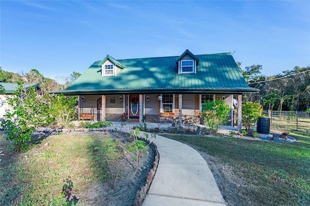 view of front of property featuring a front lawn and covered porch