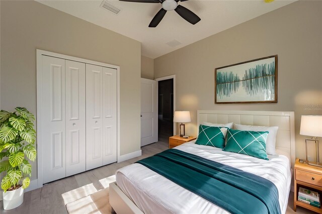 205 E 17th St, Apopka, FL 32703 - bedroom with wood finished floors, a closet, a ceiling fan, and baseboards