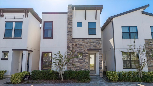172 Villa Domani Cir, Davenport, FL 33896 - contemporary home with stucco siding and stone siding