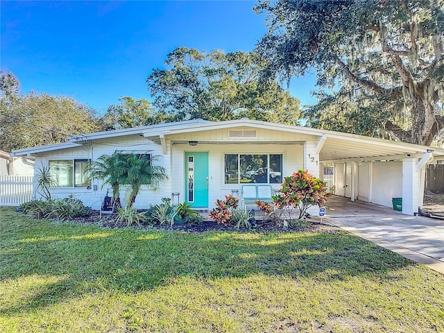 view of front of property featuring a carport and a front lawn