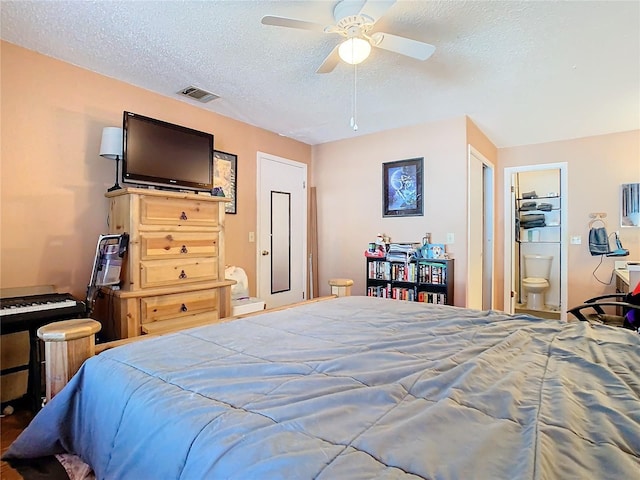 bedroom featuring ceiling fan, a textured ceiling, connected bathroom, and a closet