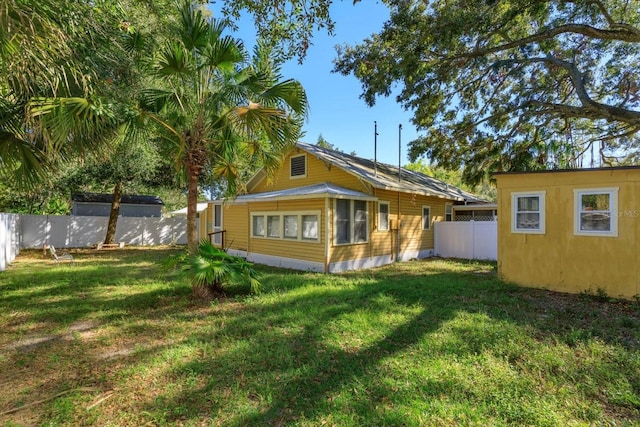 back of house featuring a yard