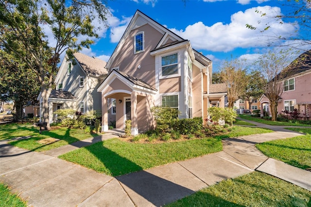 view of front of property featuring a front yard