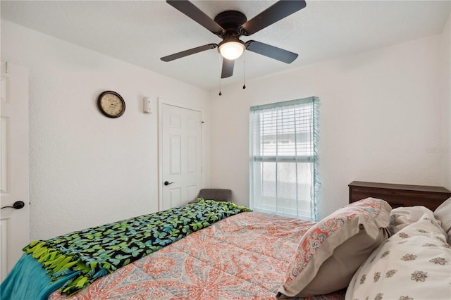 bedroom with ceiling fan