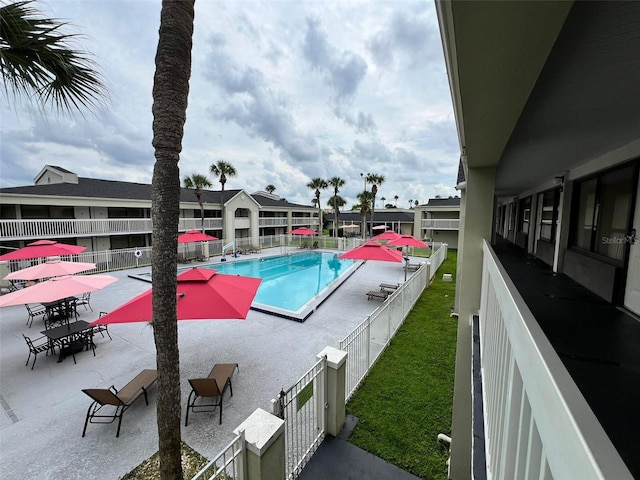 view of swimming pool