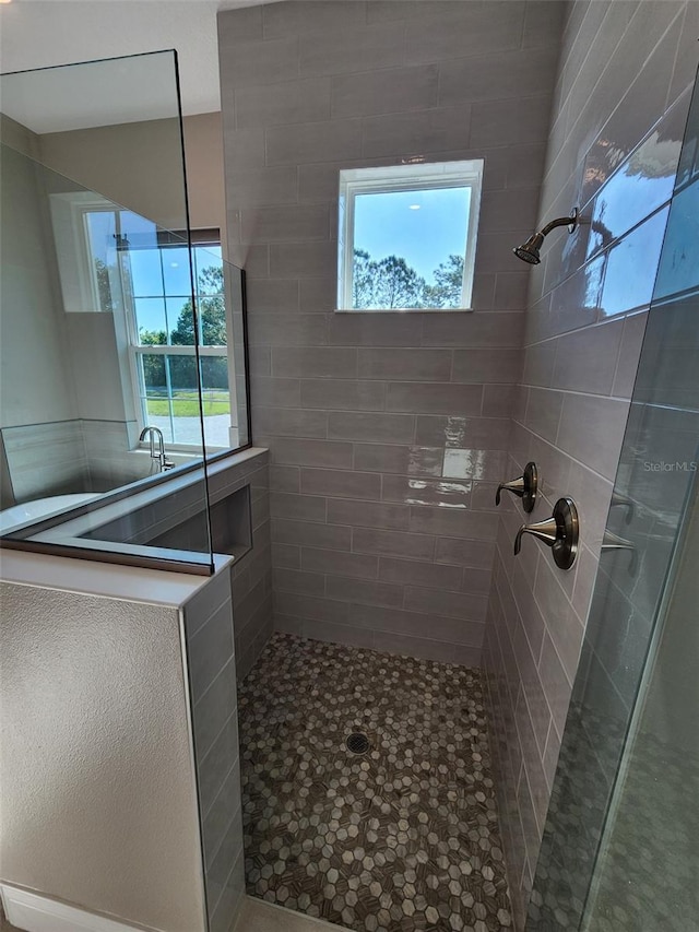 bathroom featuring tiled shower