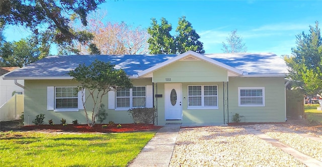 view of front of house with a front lawn