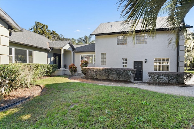 view of front of house featuring a front lawn