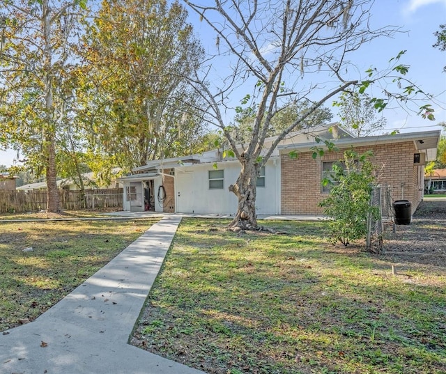 ranch-style house featuring a front lawn