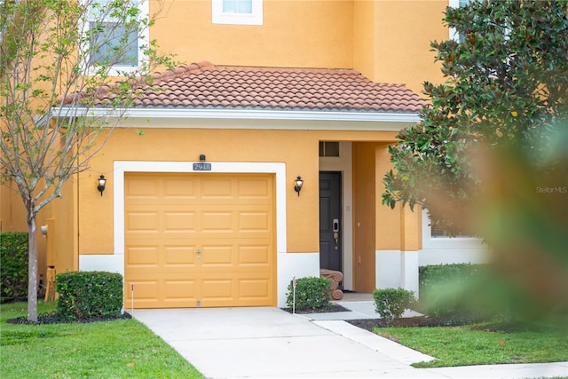 view of front of house with a garage