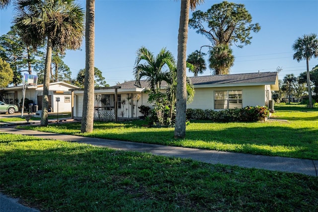 single story home featuring a front lawn