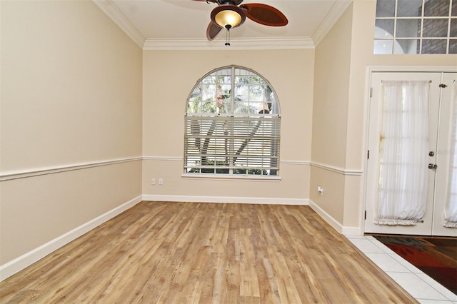 foyer entrance featuring crown molding, ceiling fan, and light hardwood / wood-style flooring