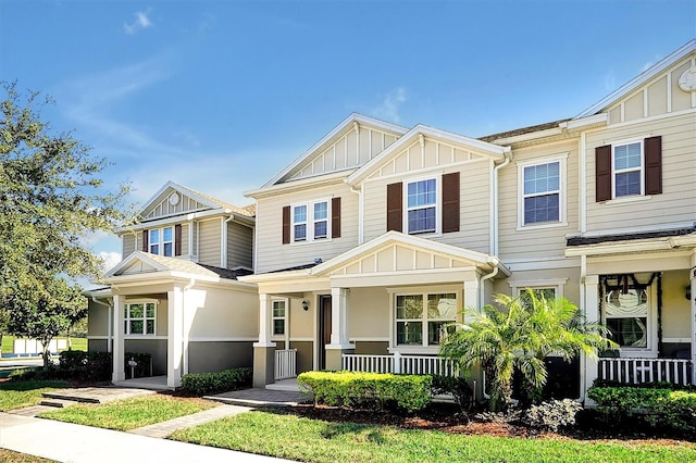 view of front of property featuring a porch