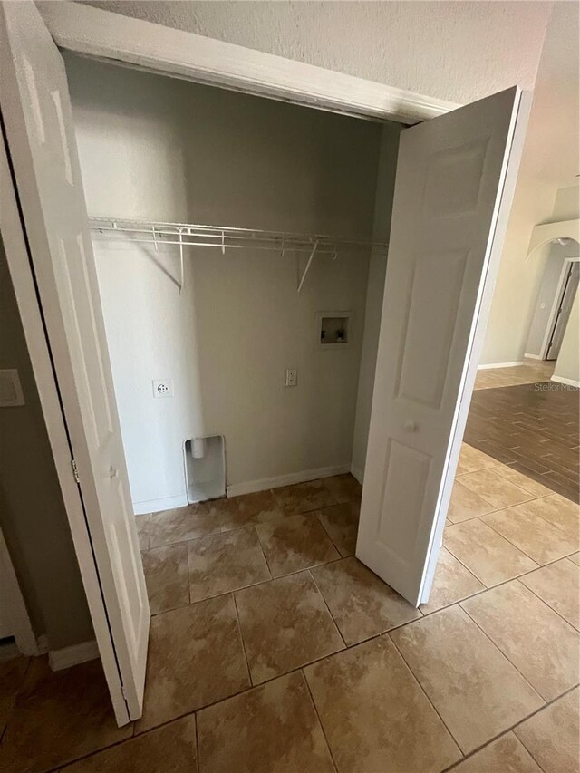 6336 Florida Cir, Apollo Beach, FL 33572 - washroom featuring washer hookup, tile patterned floors, baseboards, and arched walkways