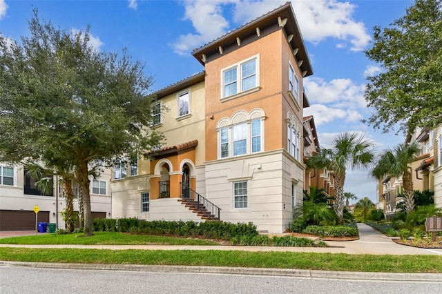 view of mediterranean / spanish-style home