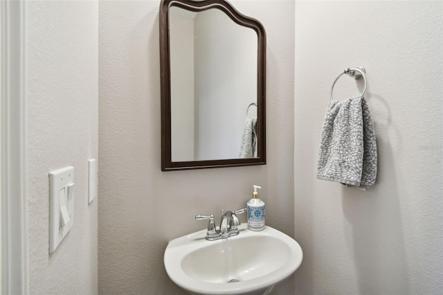 bathroom featuring sink