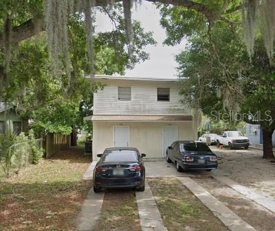 view of front property