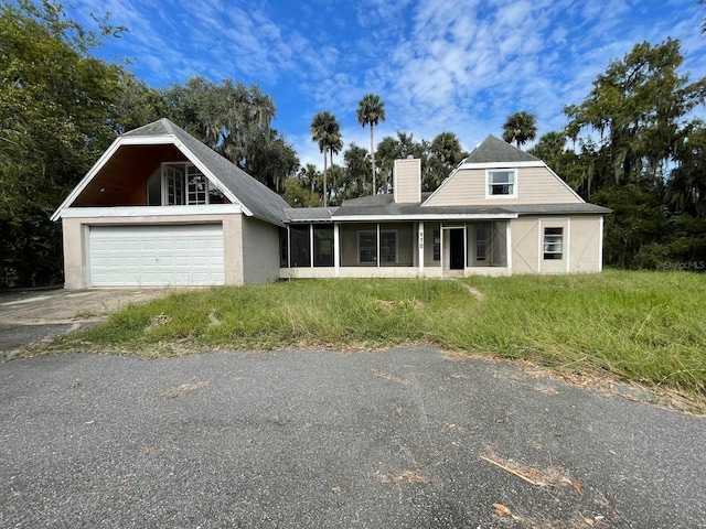 view of front facade featuring a garage