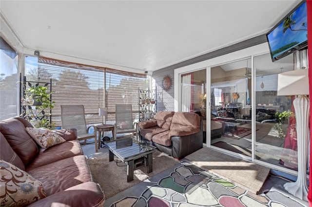 sunroom / solarium with ceiling fan