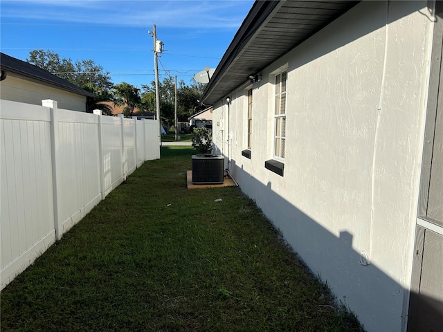 view of yard featuring cooling unit