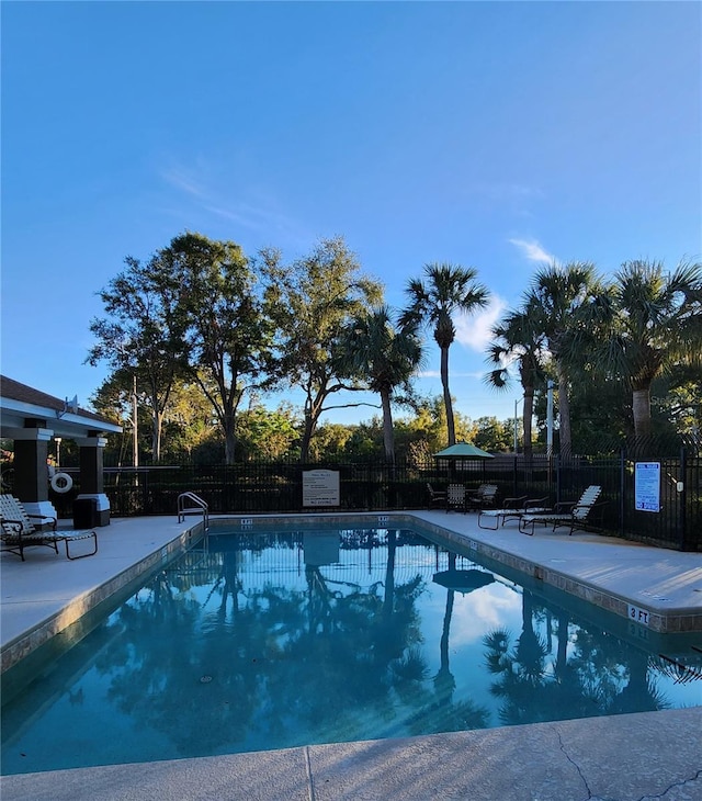 7135 Yacht Basin Ave Unit 237, Orlando, FL 32835 - community pool with a patio