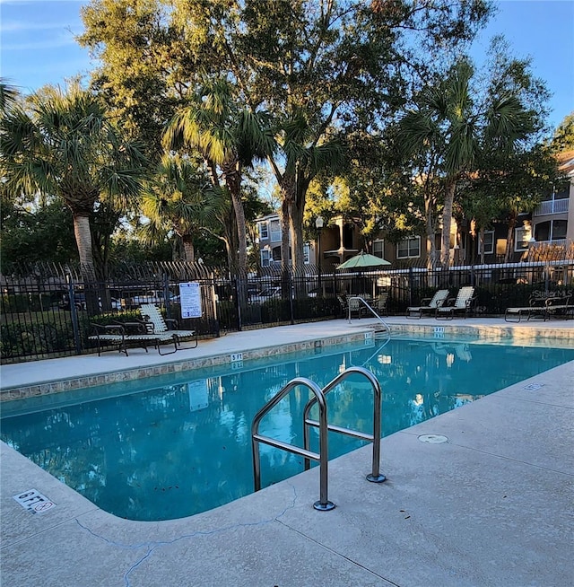 view of swimming pool