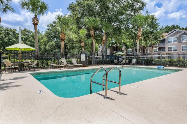 7135 Yacht Basin Ave Unit 237, Orlando, FL 32835 - community pool with a patio