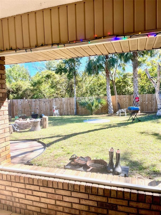 view of yard featuring an outdoor fire pit