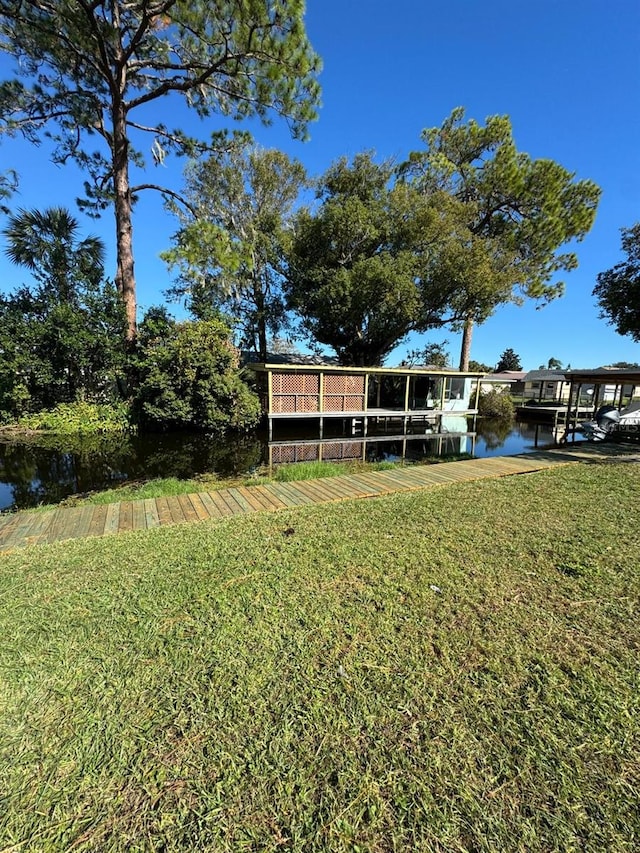 view of yard featuring a water view