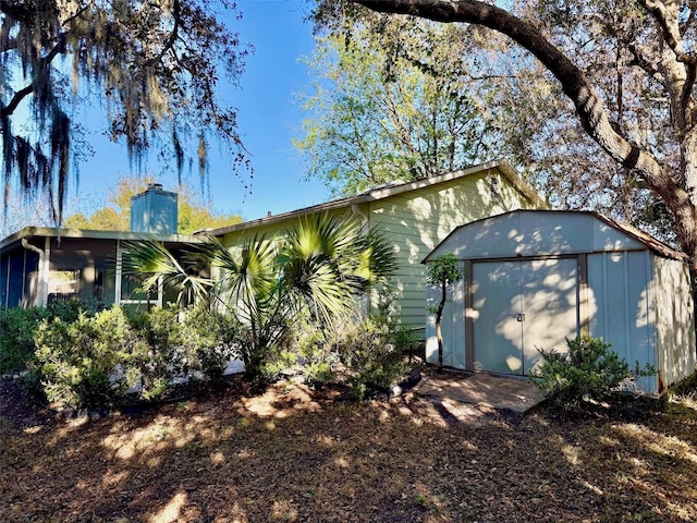 exterior space featuring an outbuilding