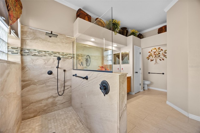 bathroom featuring a tile shower, crown molding, and toilet