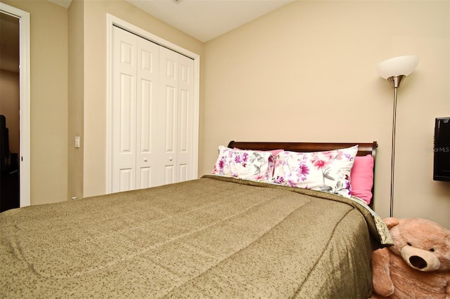 bedroom featuring a closet