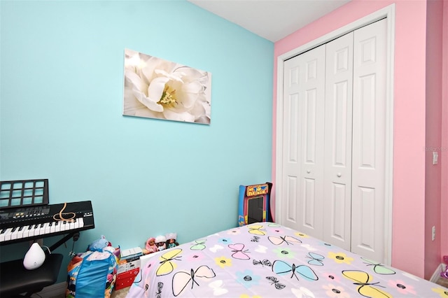 bedroom featuring a closet