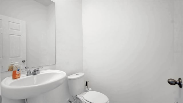 bathroom featuring sink and toilet