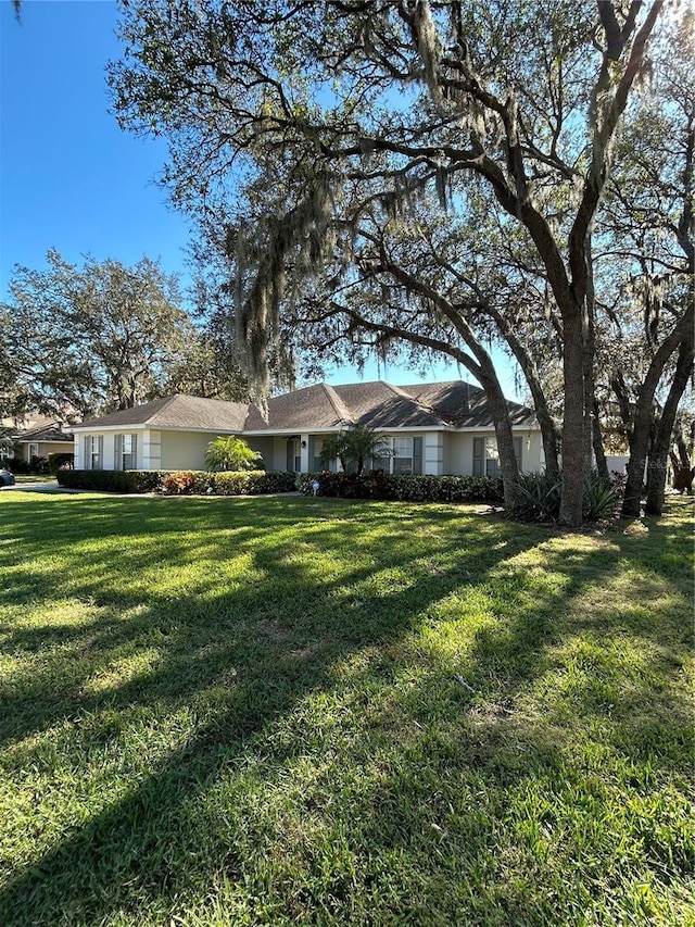 single story home featuring a front yard